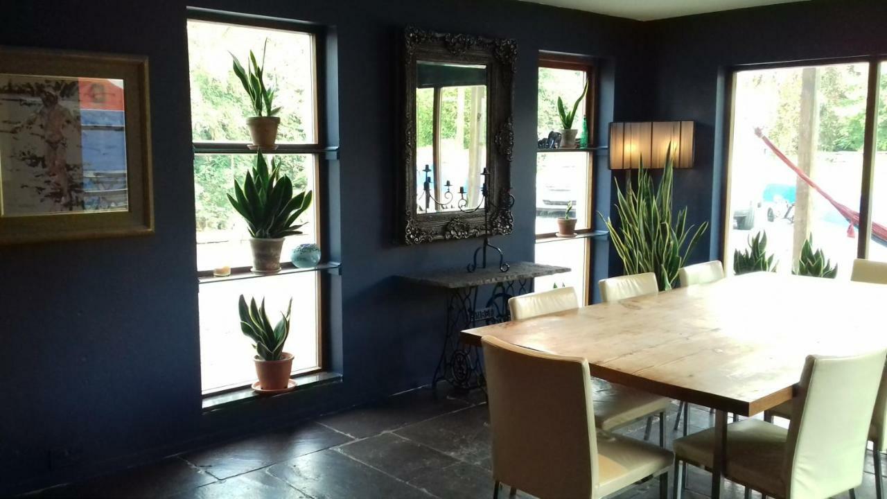 The Village Studio Apartments Moate Kültér fotó