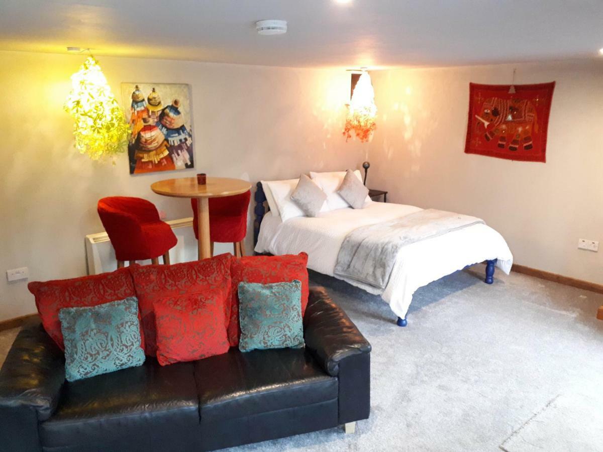 The Village Studio Apartments Moate Kültér fotó