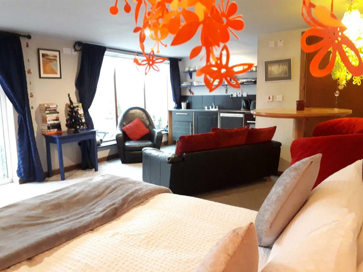 The Village Studio Apartments Moate Kültér fotó